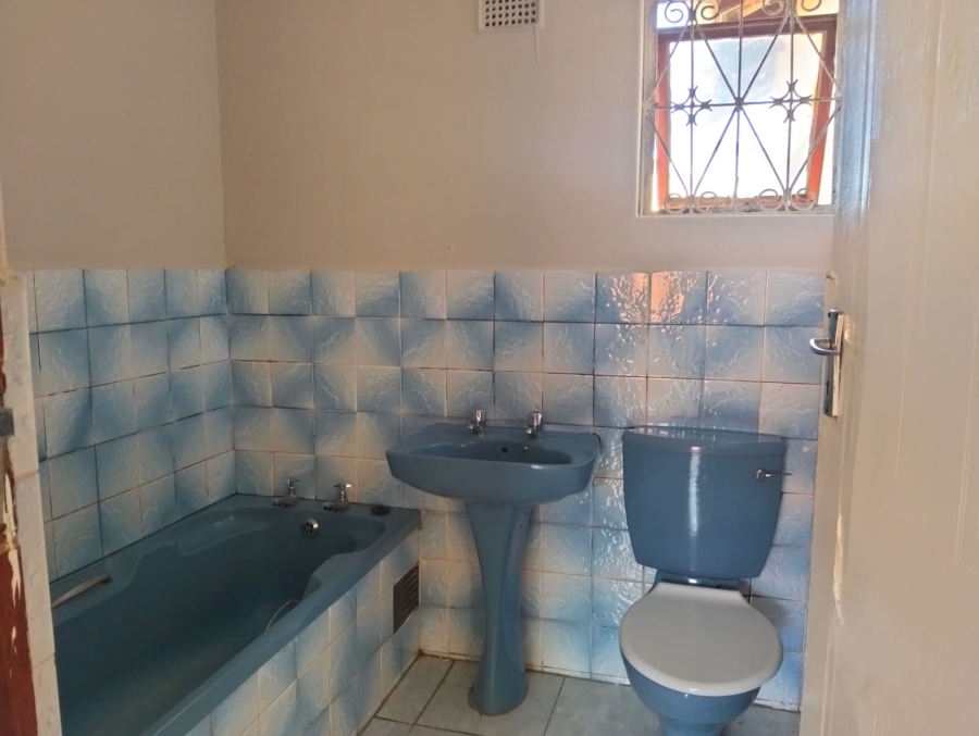 To Let 5 Bedroom Property for Rent in Mthata Eastern Cape